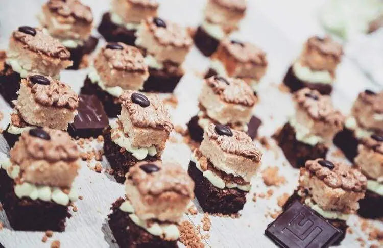 Love Cocoa's Mini Vegan Avocado Chocolate Brownie & Vanilla Sponge Cakes